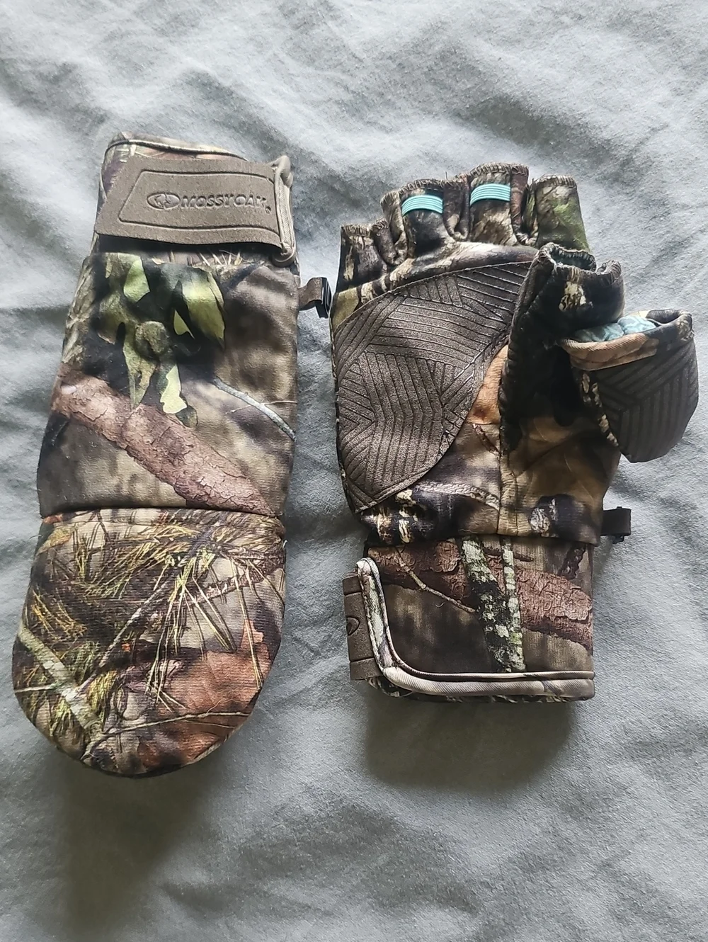 Mossy Oak Women's Medium Camouflage Convertible Mittens in Brown and Green
